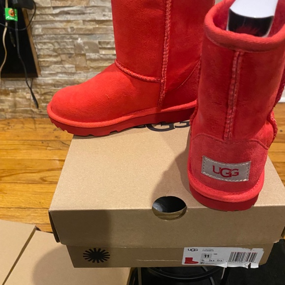 New Kids Authentic Ugg boots - Picture 3 of 5